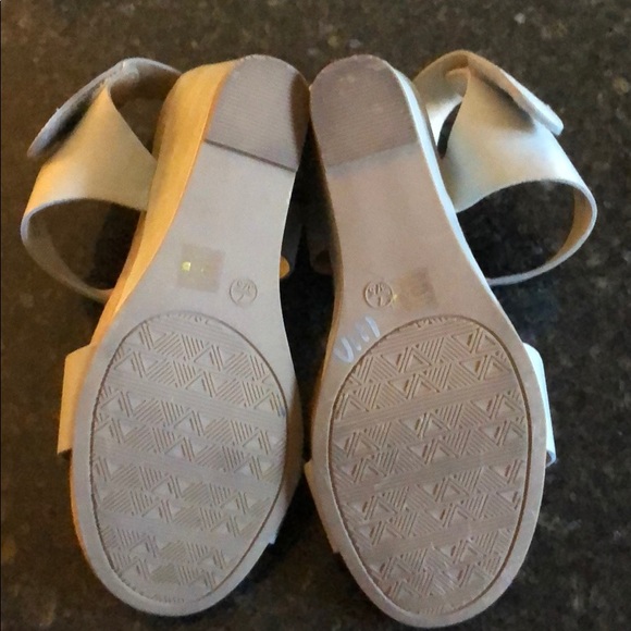 CL by Chinese Laundry Wedge, Size 7, Light Tan - Picture 8 of 8